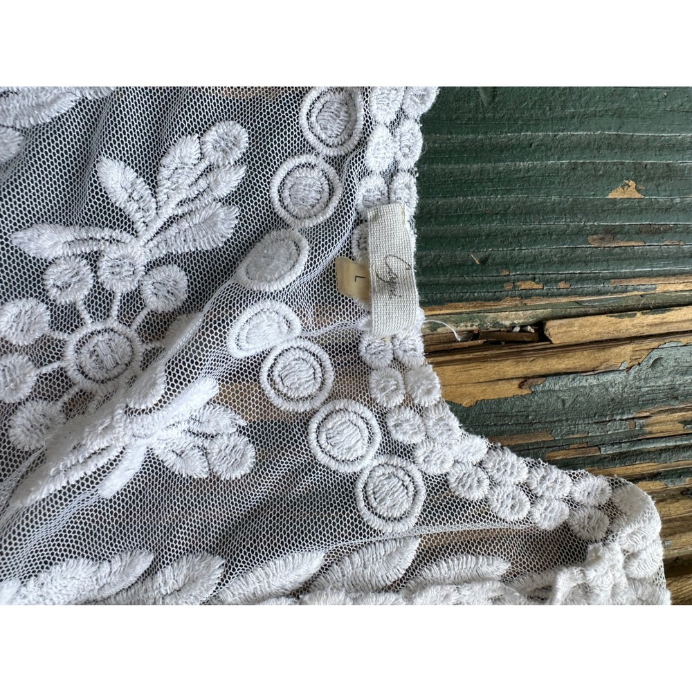 Cygne White Floral Embroidered Mesh Tank Top Sheer Lace Boho Sleeveless L - Picture 2 of 4